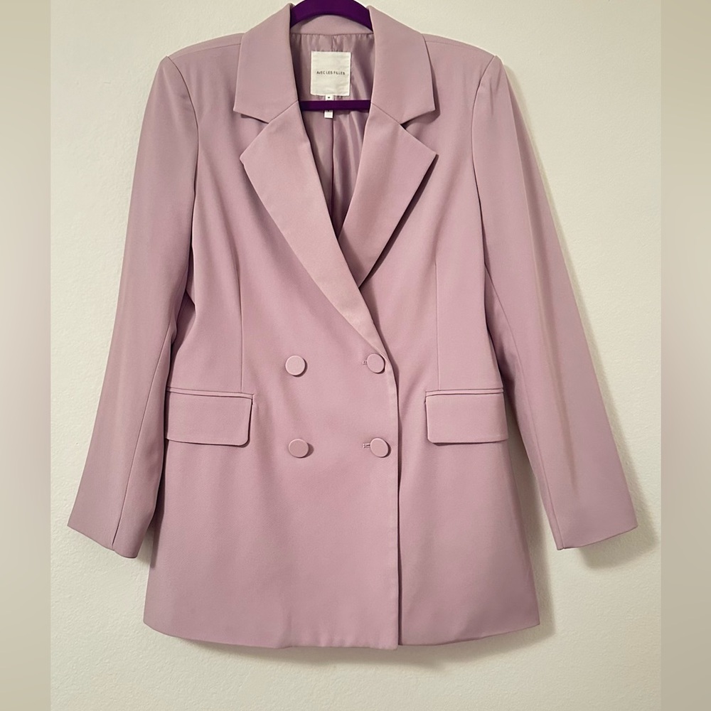 Double-Breasted Notch Lapel
Long Blazer - Picture 5 of 7